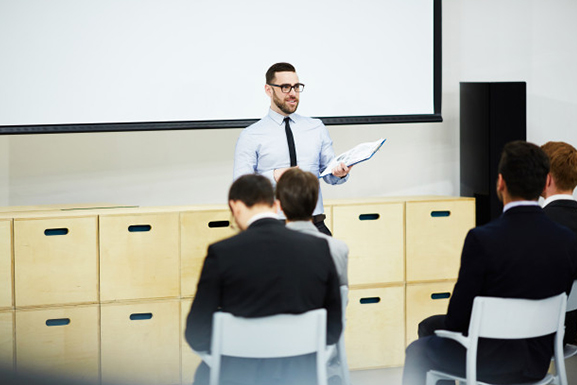 Attaché(e) de relations publiques